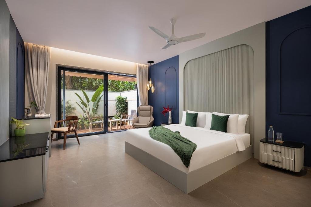 ELIVAAS 4 BHK with Pvt Pool - Cloud 7 x Solis Nature