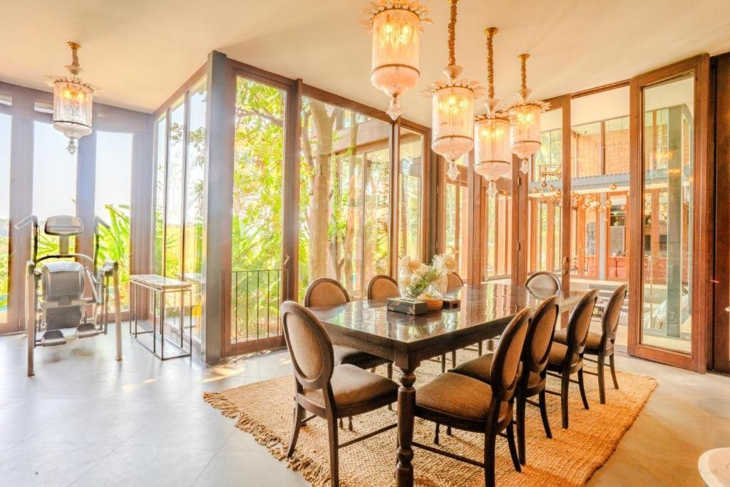 ELIVAAS The Glass Villa - An ultra-luxurious 4-BHK vil x Solis Nature