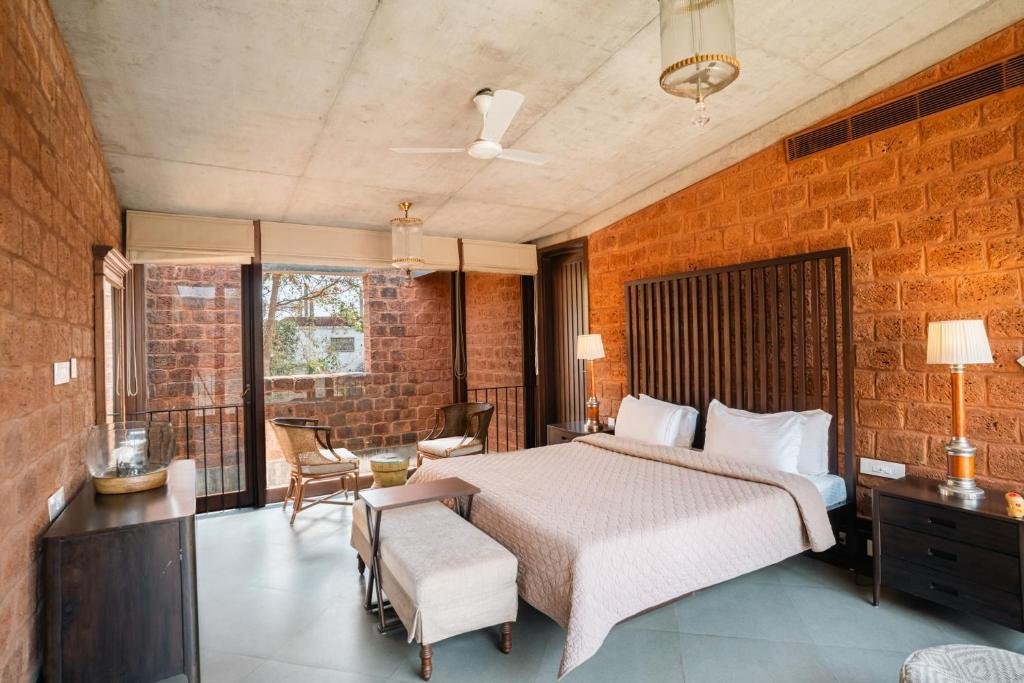 ELIVAAS The Glass Villa - An ultra-luxurious 4-BHK vil x Solis Nature