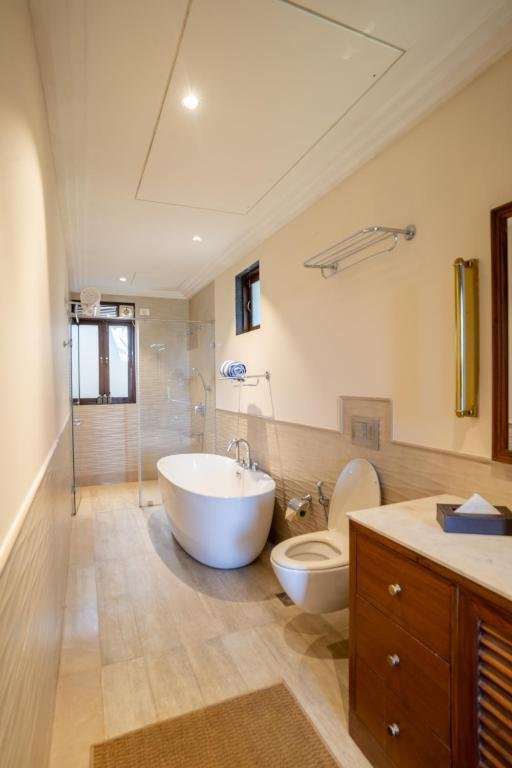 ELIVAAS The Glass Villa - An ultra-luxurious 4-BHK vil x Solis Nature