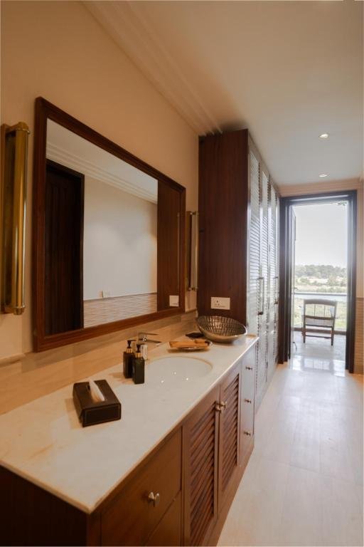 ELIVAAS The Glass Villa - An ultra-luxurious 4-BHK vil x Solis Nature