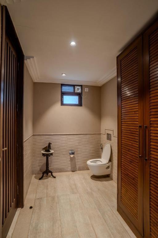 ELIVAAS The Glass Villa - An ultra-luxurious 4-BHK vil x Solis Nature