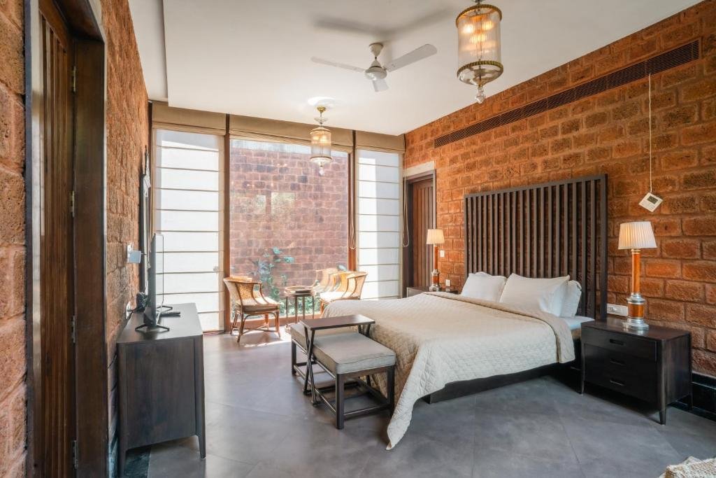 ELIVAAS The Glass Villa - An ultra-luxurious 4-BHK vil x Solis Nature