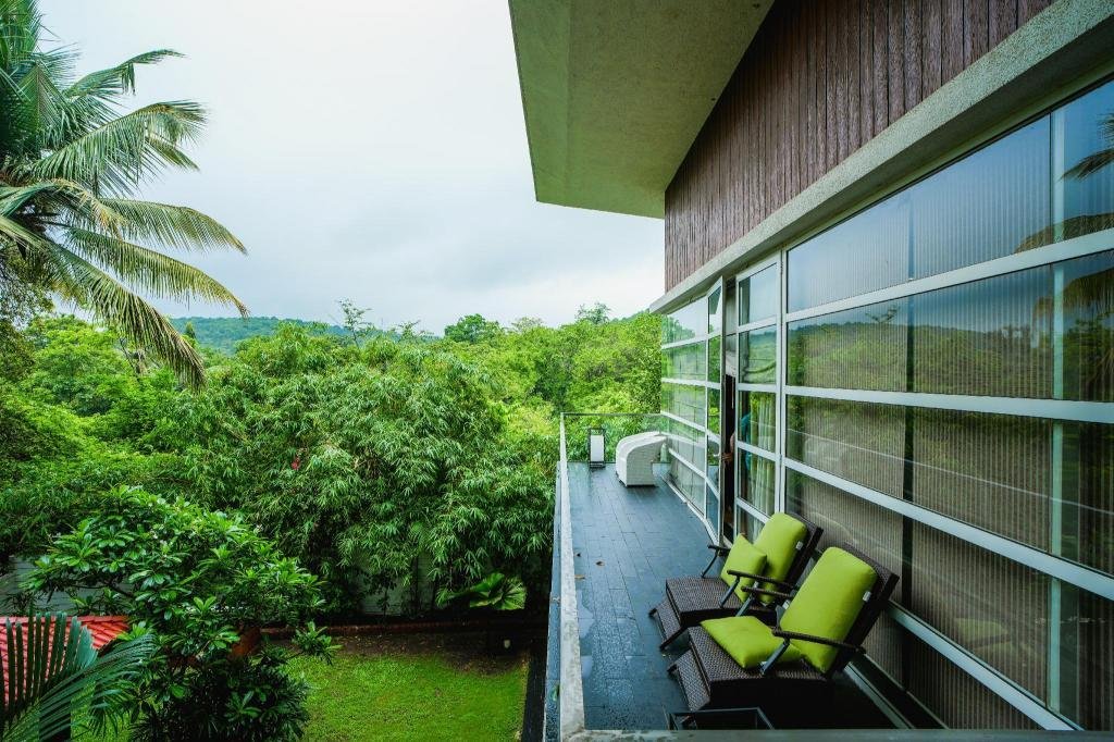 Elivaas - Dahlia Luxurious 4BHK Villa with Pvt. Pool a x Solis Nature