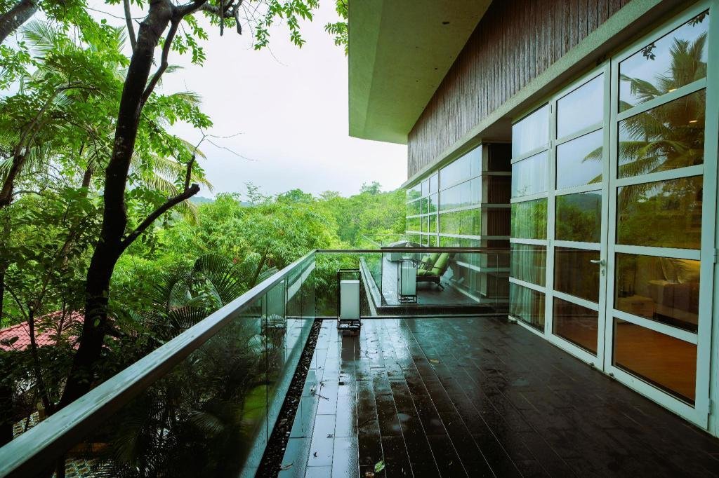 Elivaas - Dahlia Luxurious 4BHK Villa with Pvt. Pool a x Solis Nature