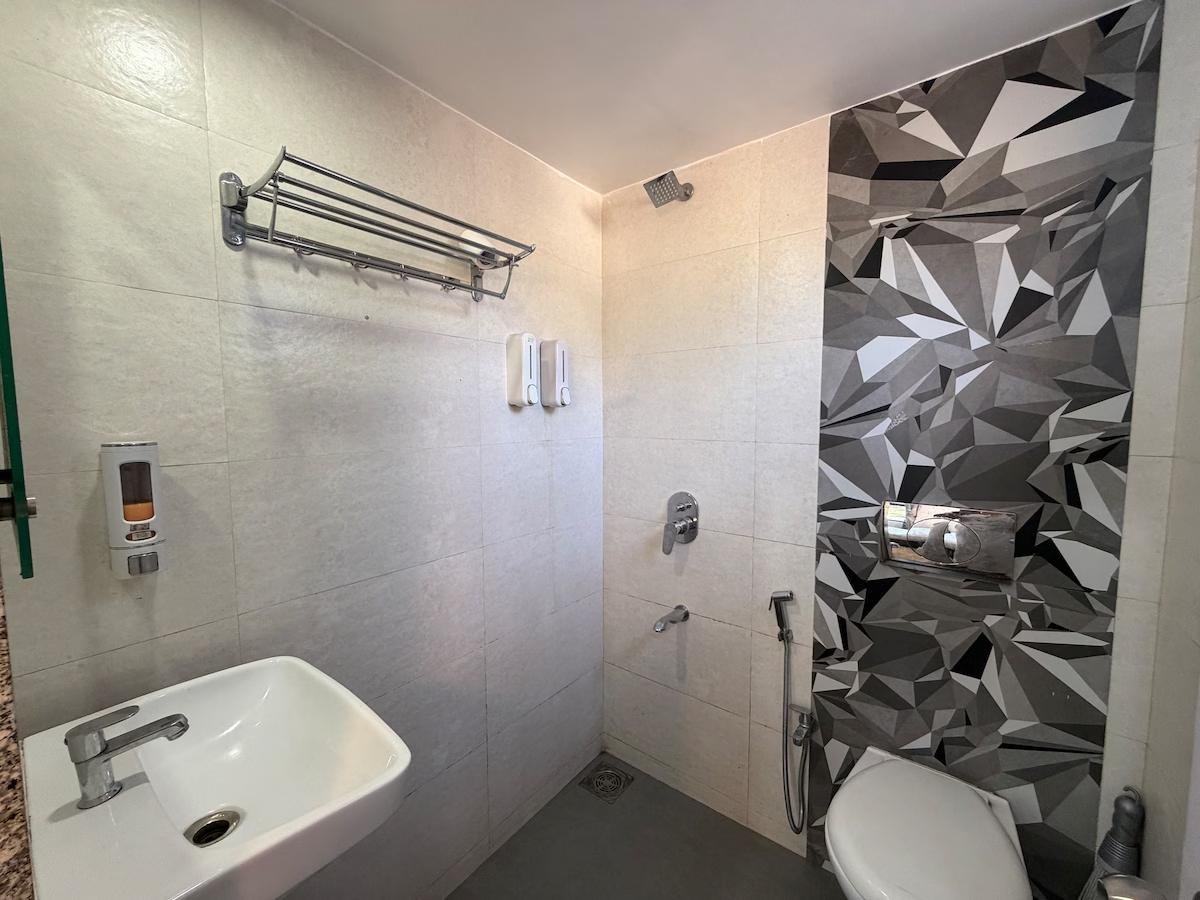 Estrella-2bhk-pool-stargazin-glasroom-ElixirHomes x Solis Nature
