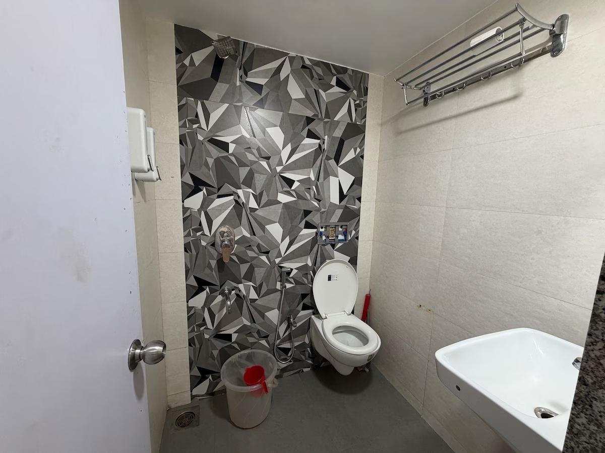 Estrella-2bhk-pool-stargazin-glasroom-ElixirHomes x Solis Nature