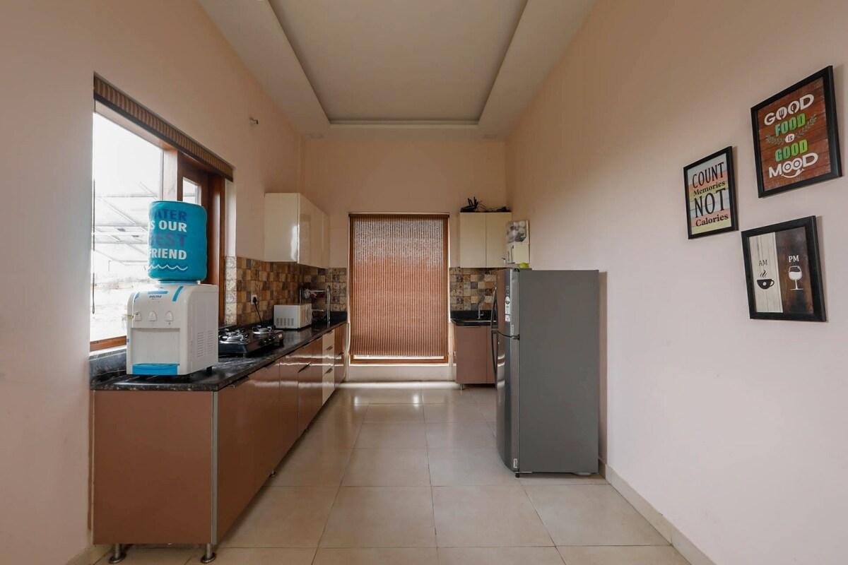 Opulent Pet friendly Villa W/ Pool & Sunset Dining x Solis Nature