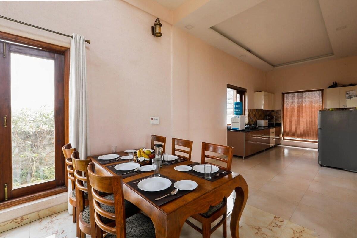 Opulent Pet friendly Villa W/ Pool & Sunset Dining x Solis Nature