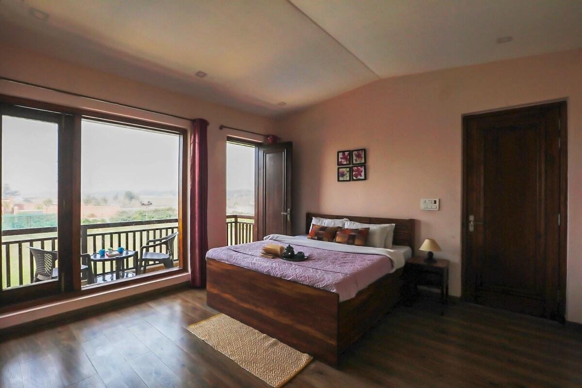 Opulent Pet friendly Villa W/ Pool & Sunset Dining x Solis Nature