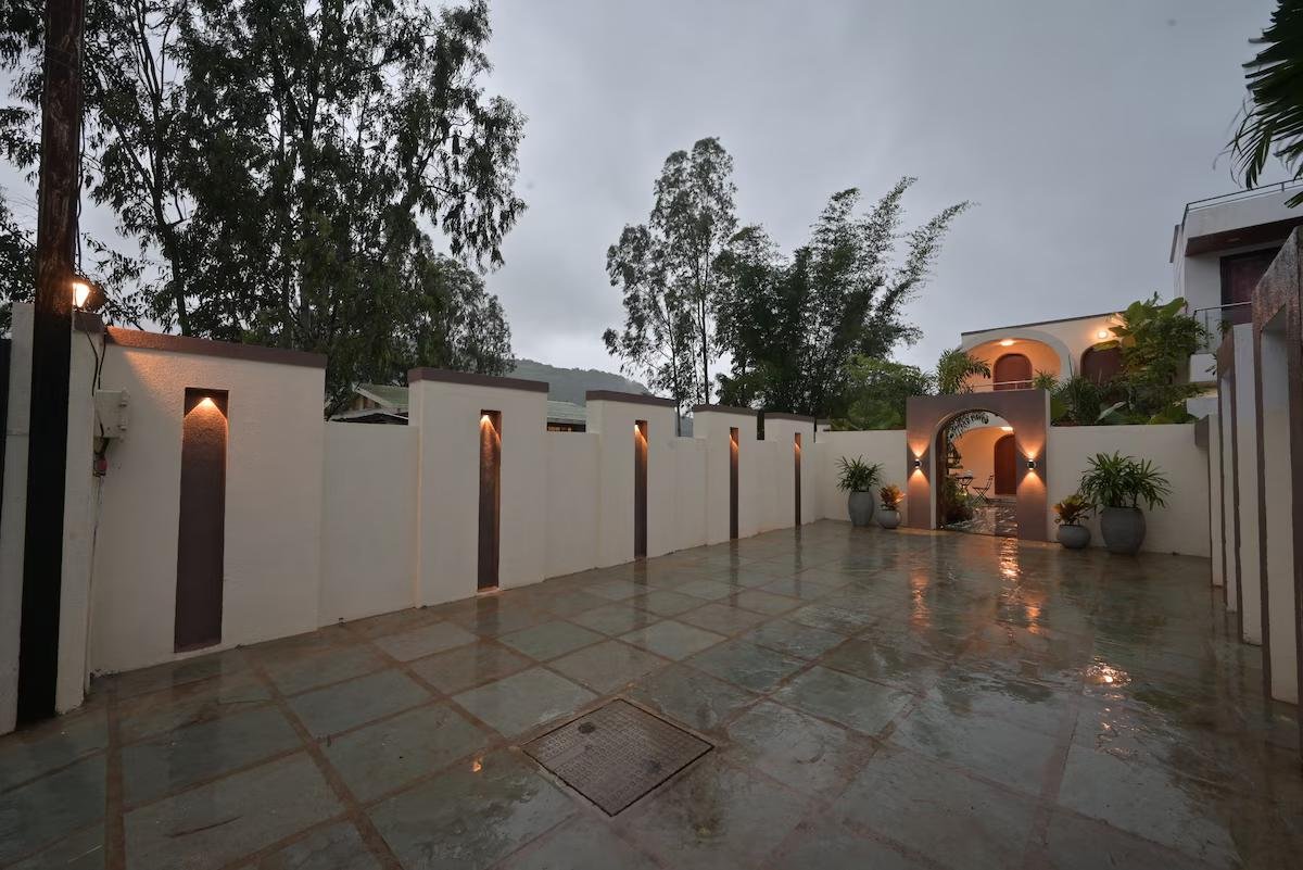 Cozy Cove Lonavala, Maharashtra x Solis Nature