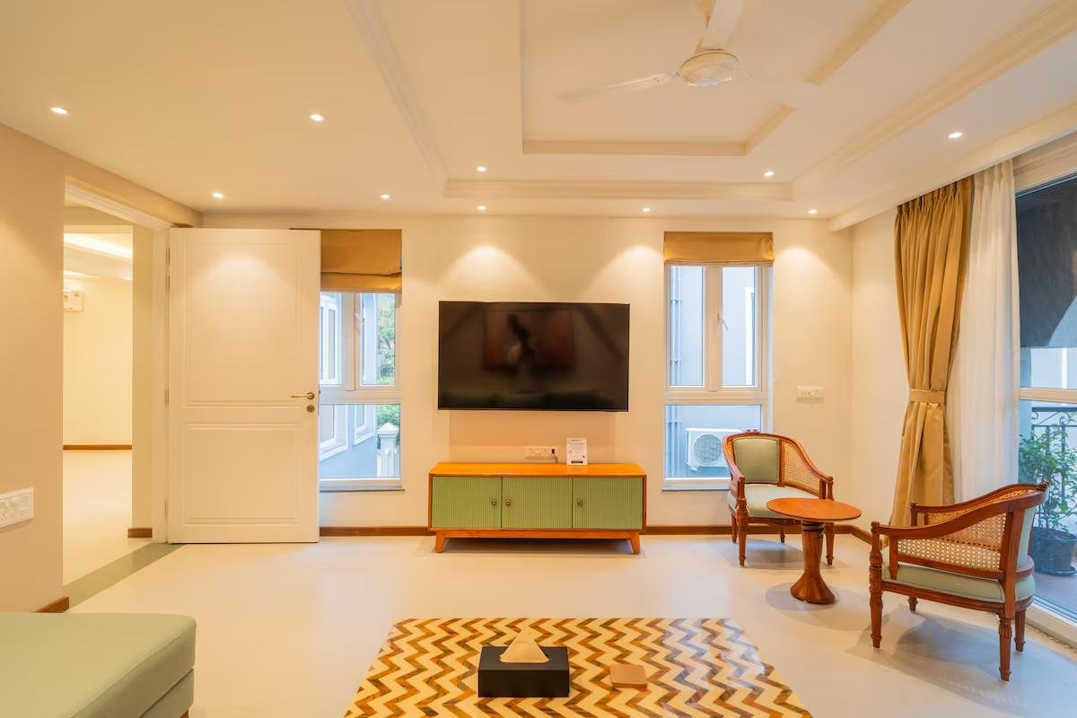 ELIVAAS Solace Teal 5 bhk x Solis Nature
