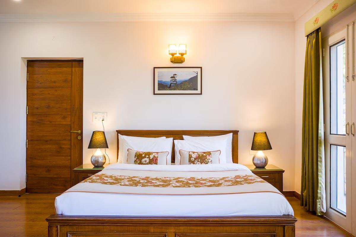 Alaya Stays Captain Nest   3 bhk x Solis Nature