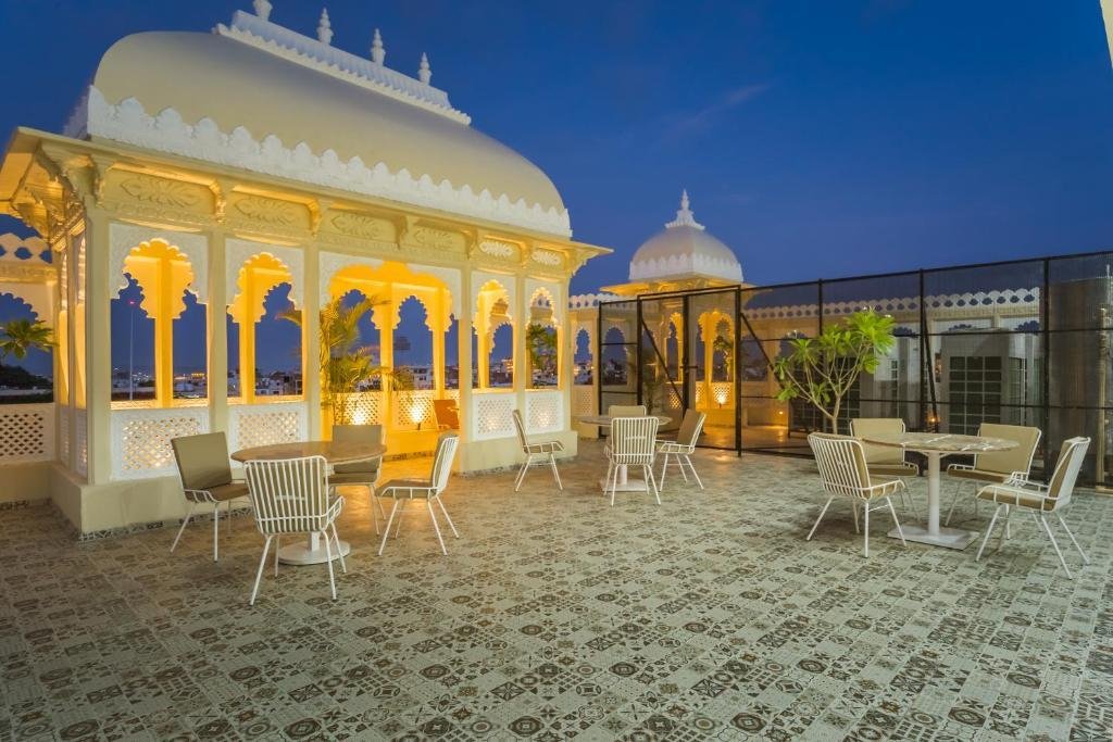 Tripli Regalia Mayur Palace x Solis Nature