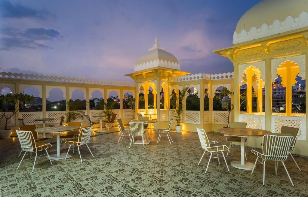 Tripli Regalia Mayur Palace x Solis Nature
