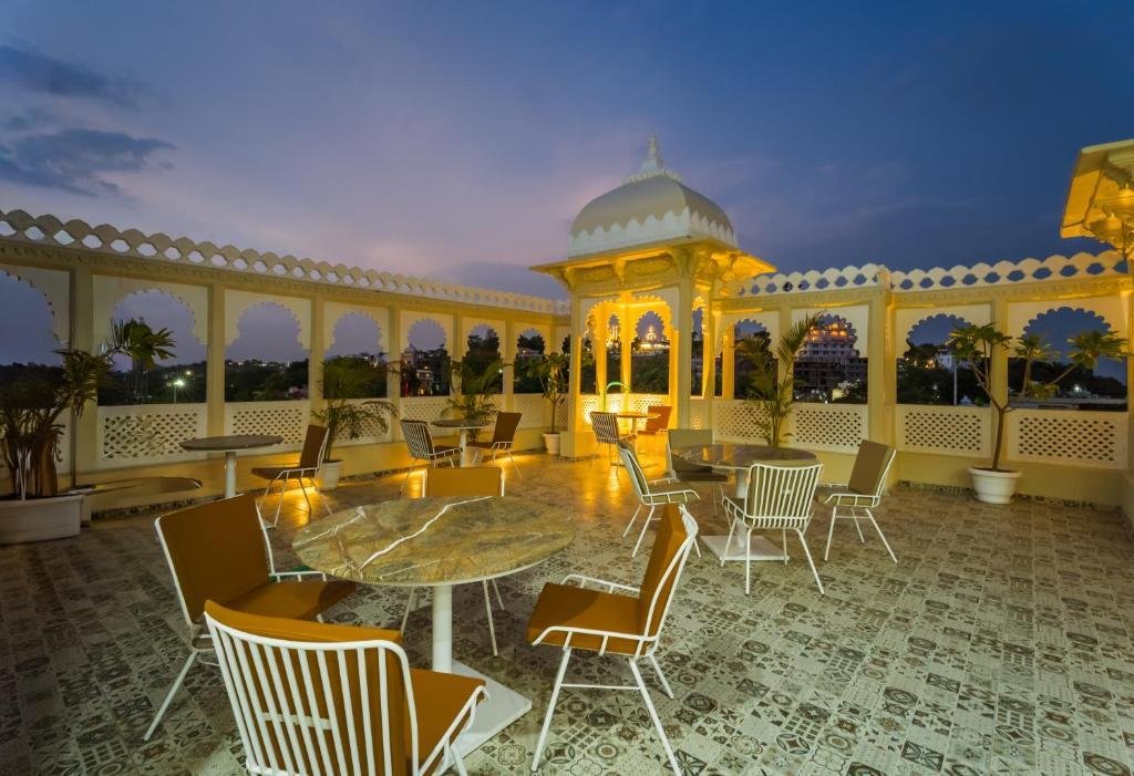 Tripli Regalia Mayur Palace x Solis Nature