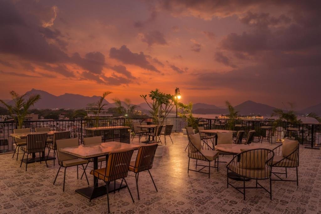 Tripli Regalia Mayur Palace x Solis Nature