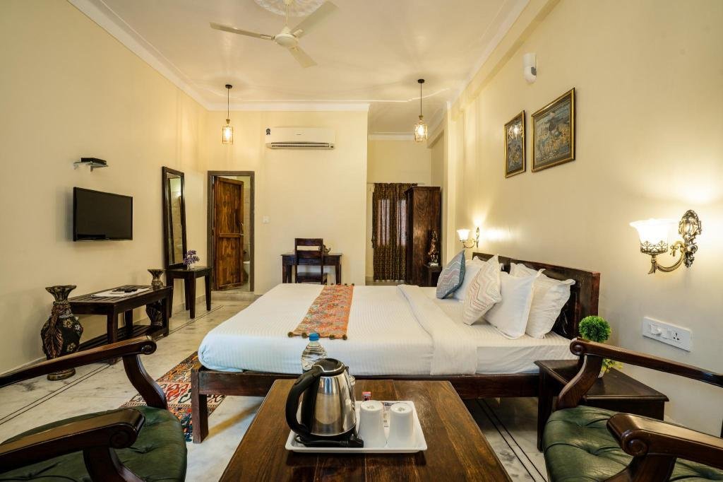 Tripli Hotels Shiv Villas x Solis Nature
