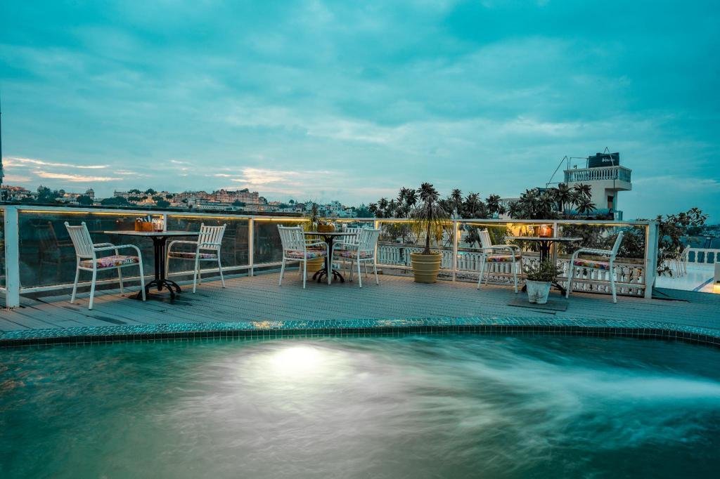 Tripli Hotels Shiv Villas x Solis Nature