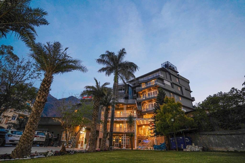 Tripli Hotels Ayushman Retreat x Solis Nature