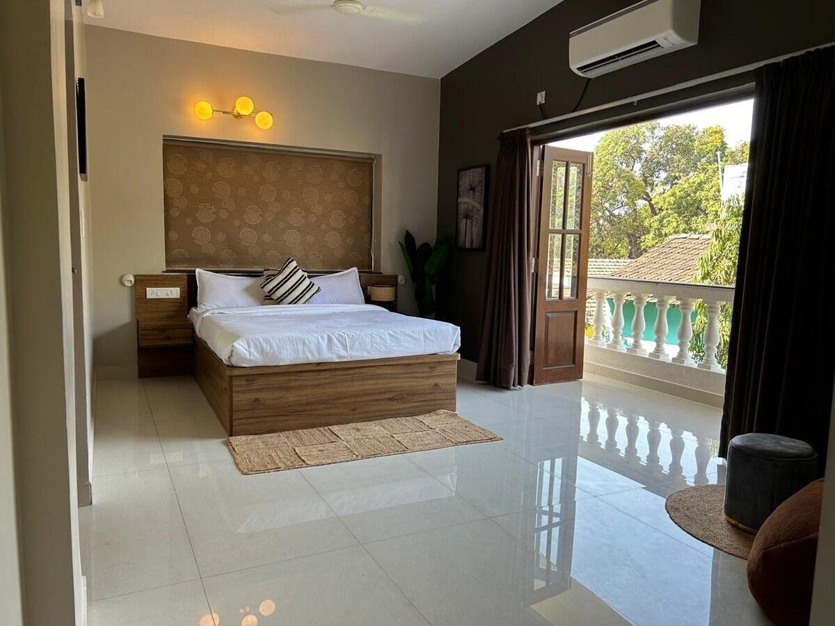 Lux Home - 4BHK Villa in Anjuna with Common Pool x Solis Nature