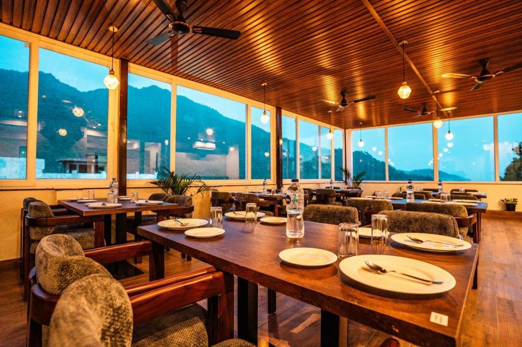 Tripli Hotels Ganga Heaven Rishikesh - Laxman Jhula x Solis Nature