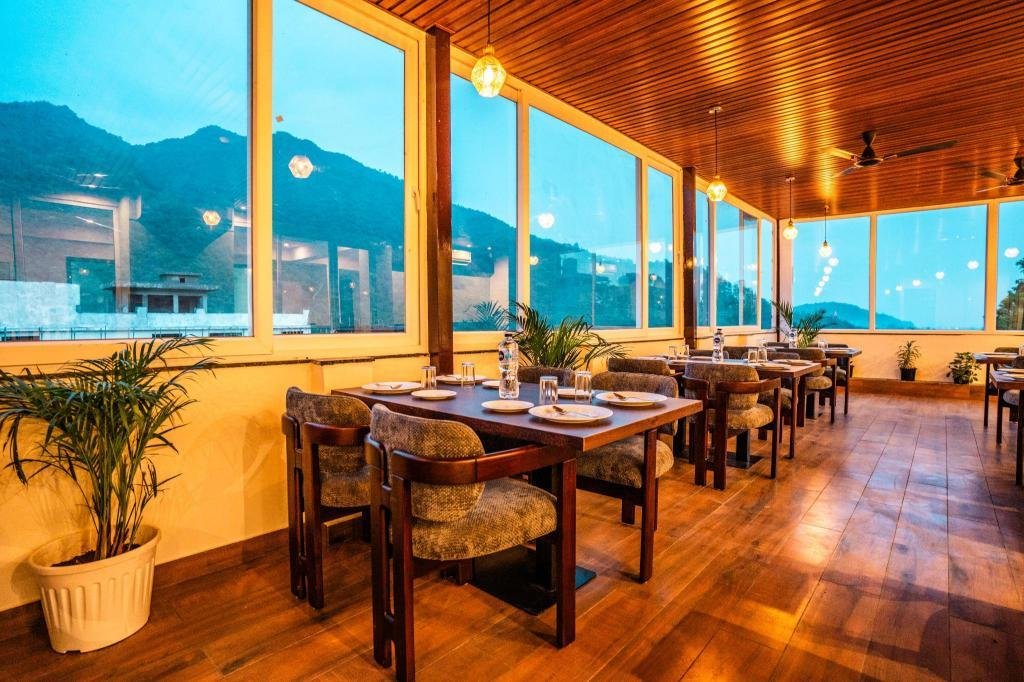 Tripli Hotels Ganga Heaven Rishikesh - Laxman Jhula x Solis Nature
