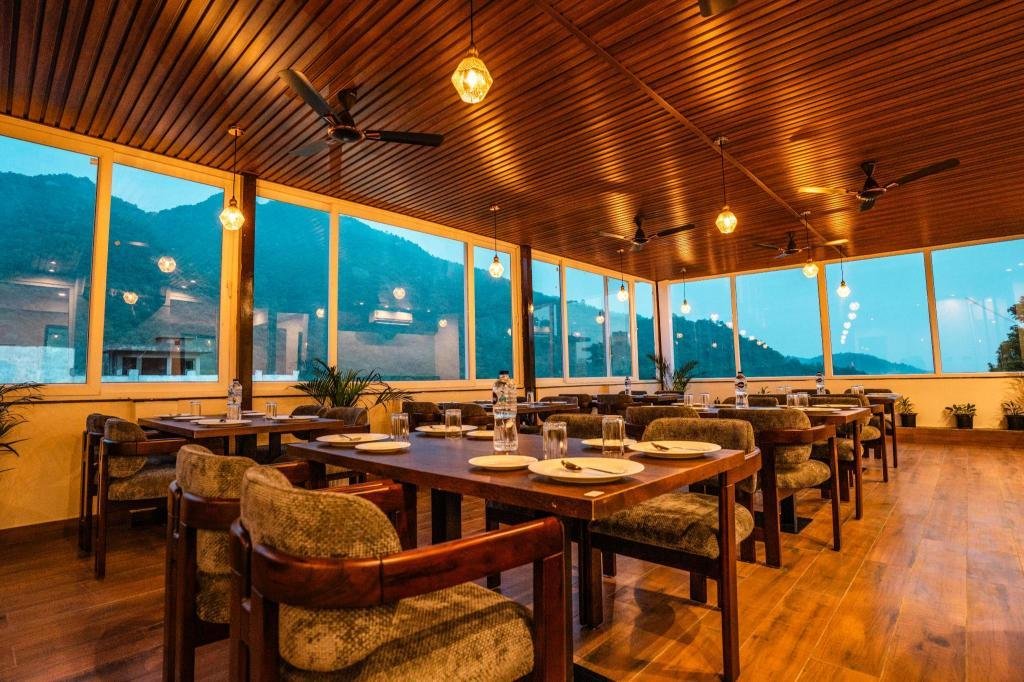 Tripli Hotels Ganga Heaven Rishikesh - Laxman Jhula x Solis Nature