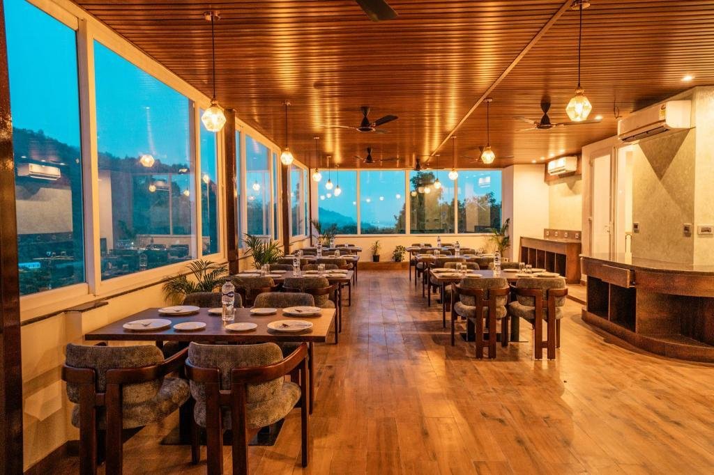 Tripli Hotels Ganga Heaven Rishikesh - Laxman Jhula x Solis Nature