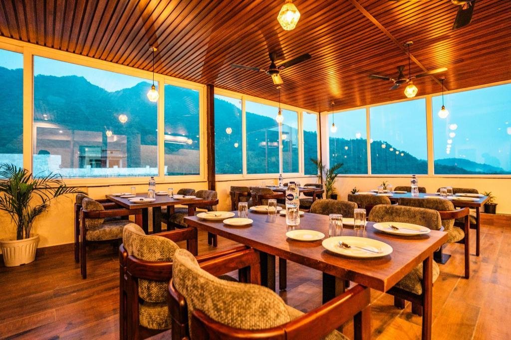 Tripli Hotels Ganga Heaven Rishikesh - Laxman Jhula x Solis Nature