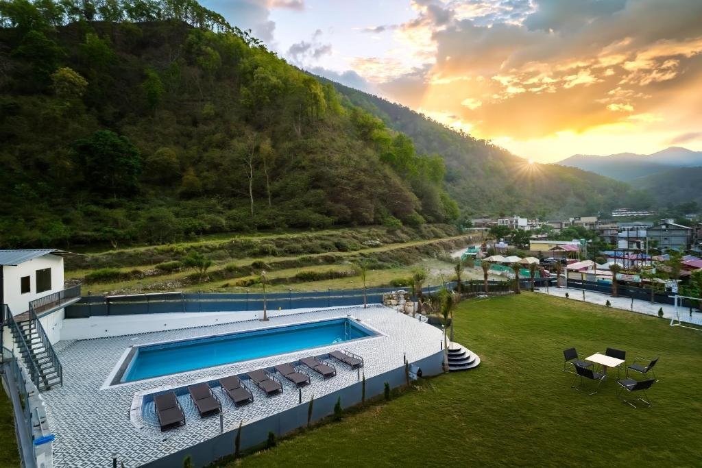 Tripli Hotels Lavanya Hills x Solis Nature