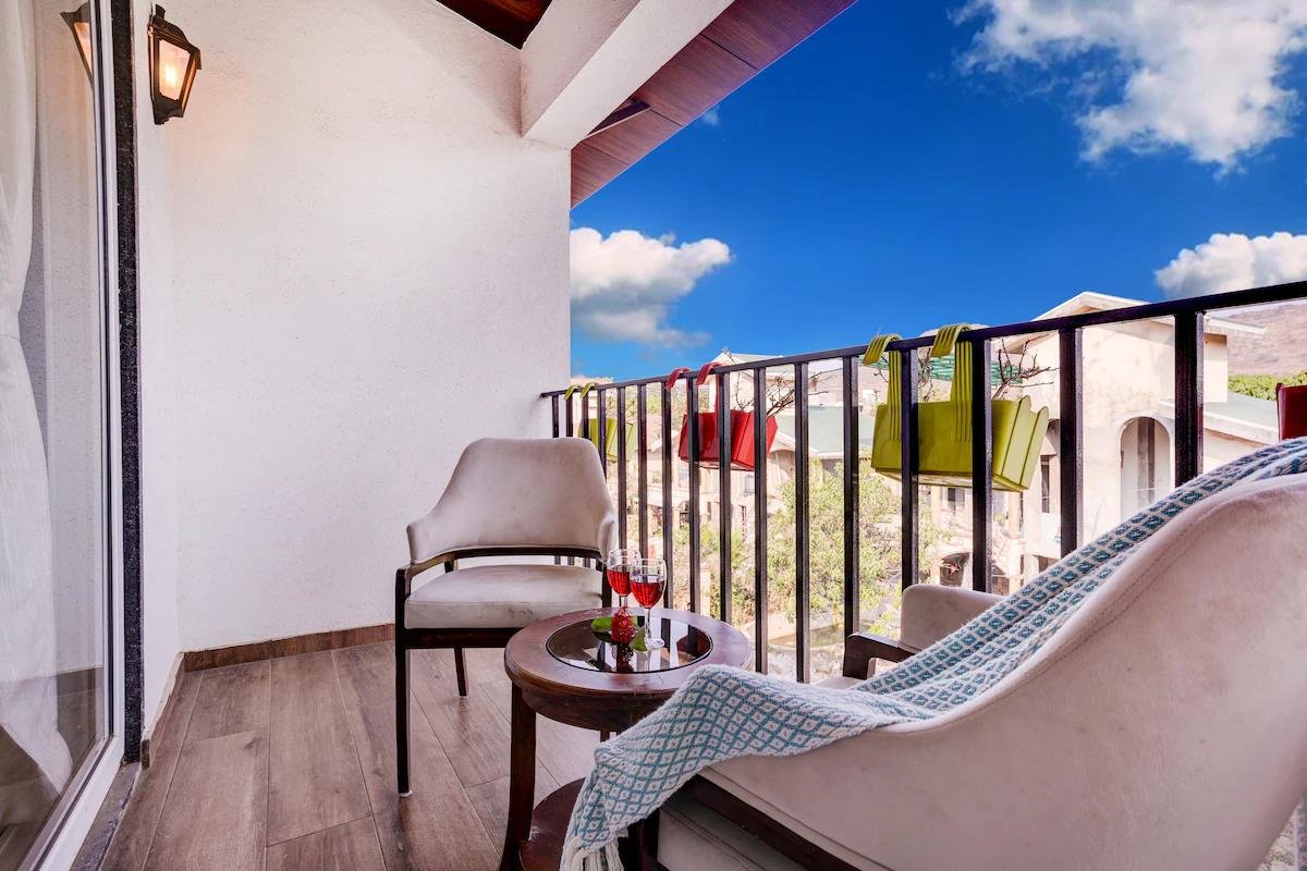 ELIVAAS Irene Jade 3 bhk x Solis Nature