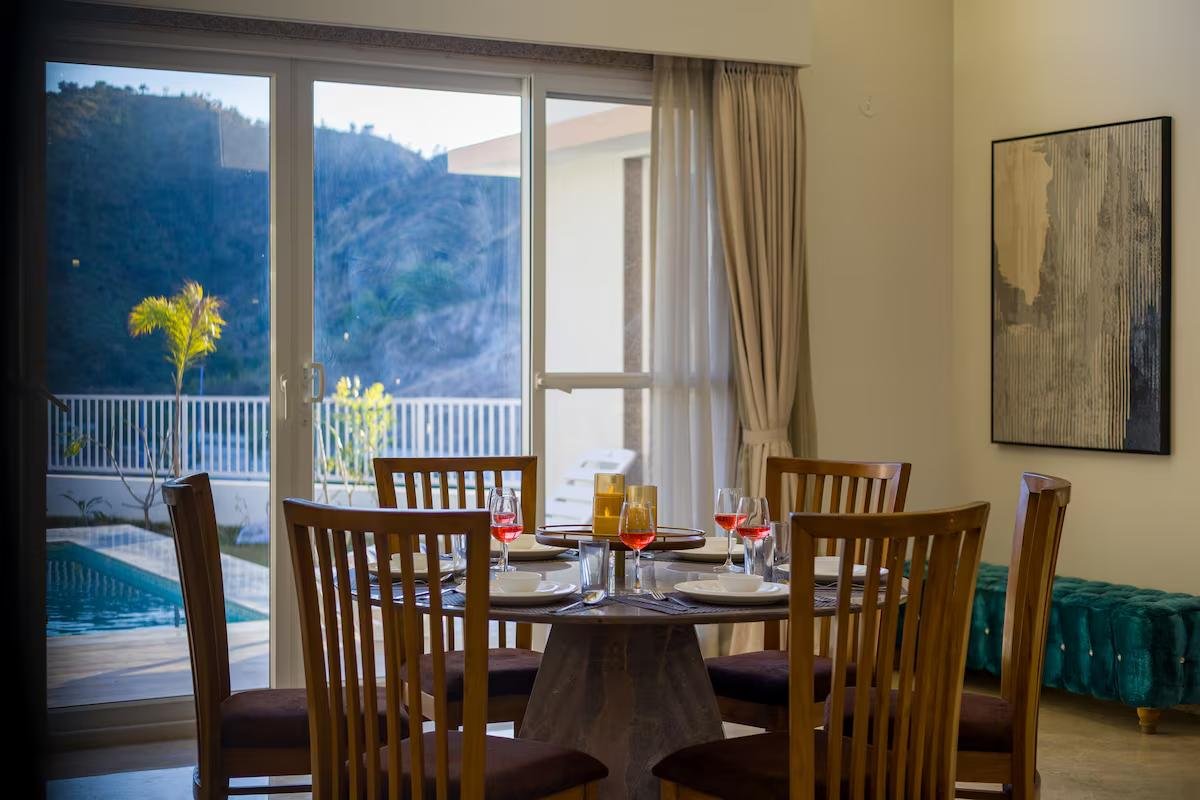 ELIVAAS Elite Sereno     4bhk x Solis Nature