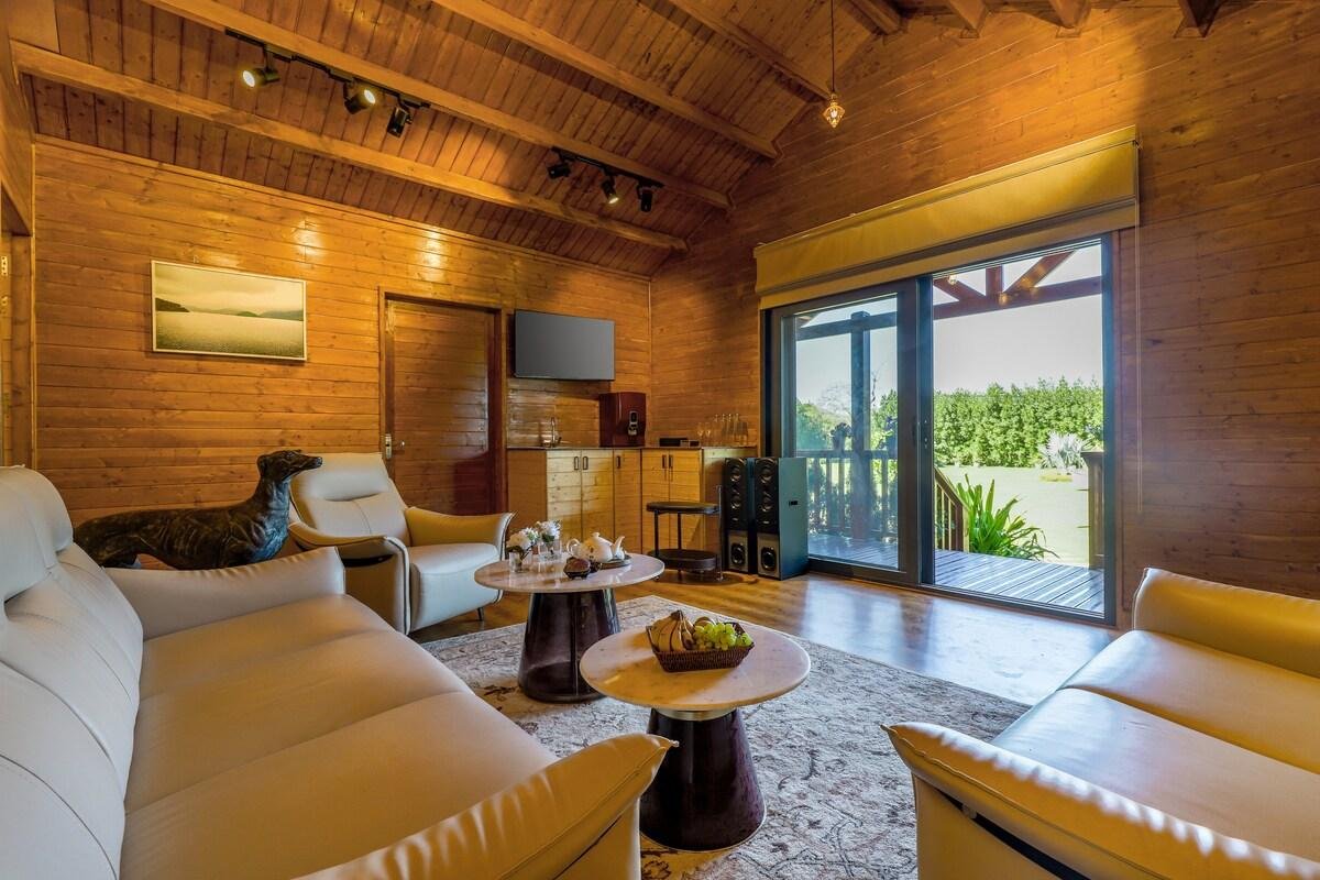 ELIVAAS Riveira Hills    3BHK x Solis Nature