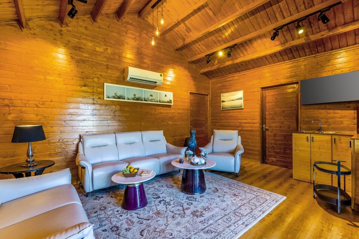 ELIVAAS Riveira Hills    3BHK x Solis Nature
