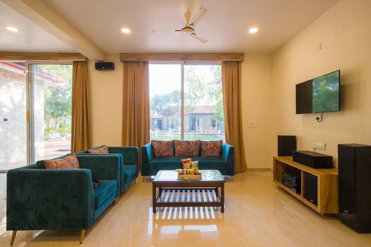 Alaya Stays Roohmon's Farm 5bhk x Solis Nature