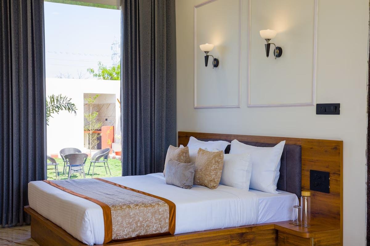 Alaya Stays Parvam Retreat  2 BHK x Solis Nature