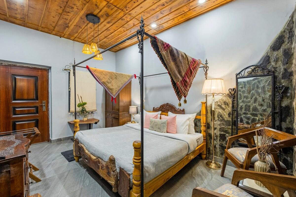 ELIVAAS Zephyr Timberhill Cottage Mussoorie 2BHK x Solis Nature
