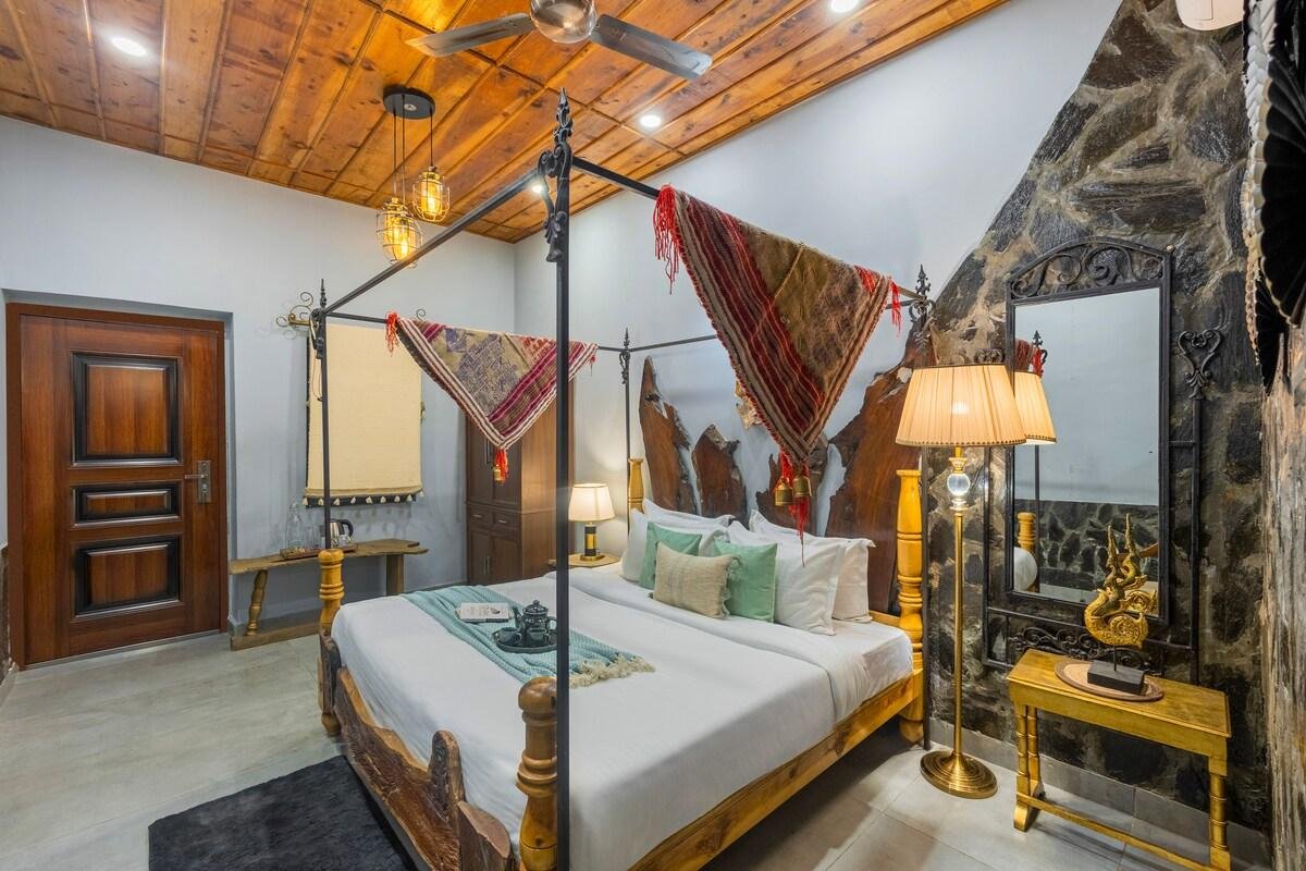 ELIVAAS Zephyr Timberhill Cottage Mussoorie 2BHK x Solis Nature