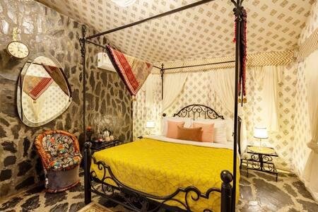 ELIVAAS Zephyr Imperial Tent  Mussoorie x Solis Nature