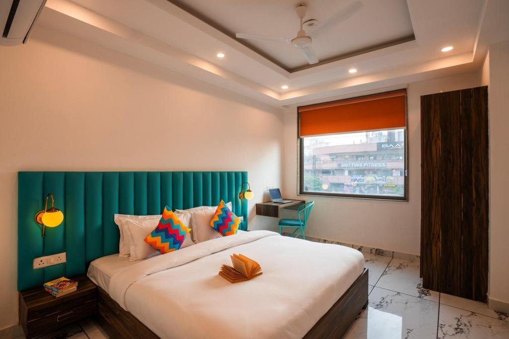 goSTOPS Gurugram, Baani Square PLUS - Private Rooms x Solis Nature