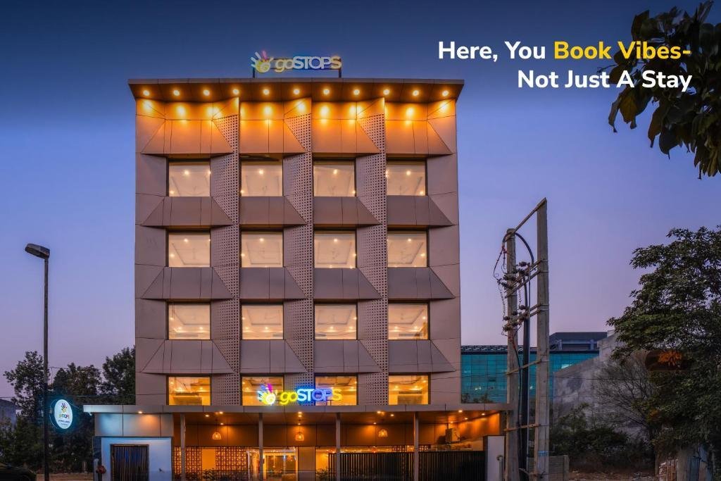 goSTOPS Gurugram, Baani Square PLUS - Private Rooms x Solis Nature