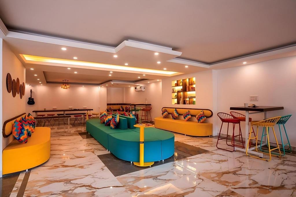 goSTOPS Gurugram, Baani Square PLUS - Private Rooms x Solis Nature