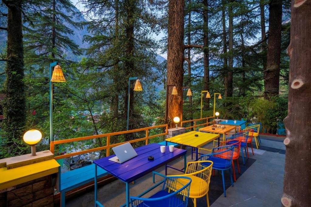 goSTOPS     Kasol old bridge x Solis Nature