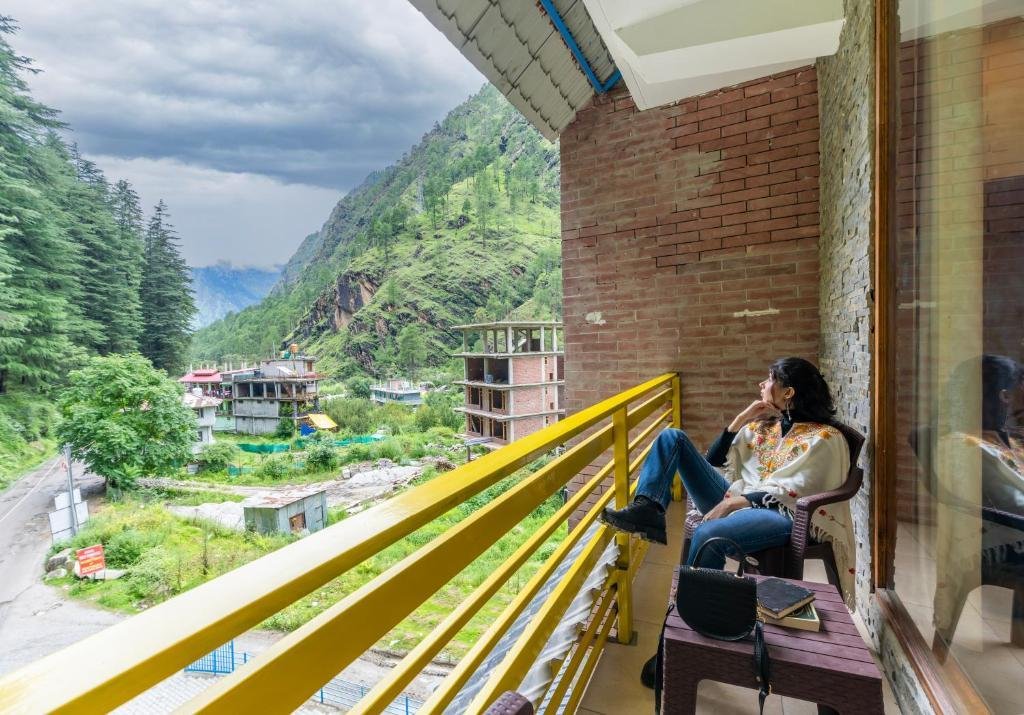 goSTOPS Kasol PLUS, Manikaran Road - Private Rooms & D x Solis Nature