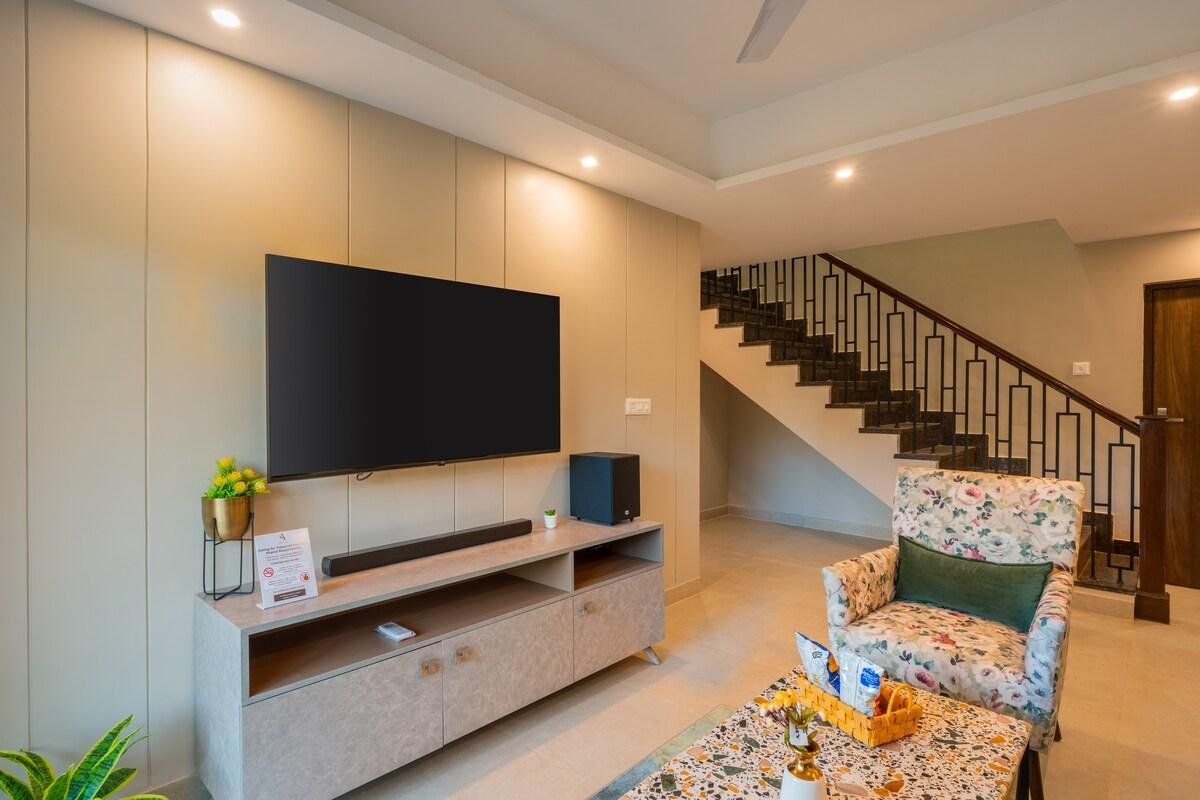 Alaya Stays Veera Marina Penthouse   3bhk x Solis Nature