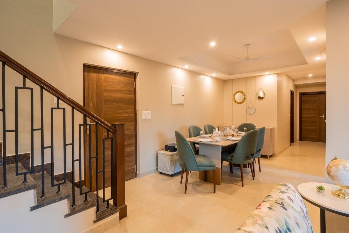 Alaya Stays Veera Marina Penthouse   3bhk x Solis Nature