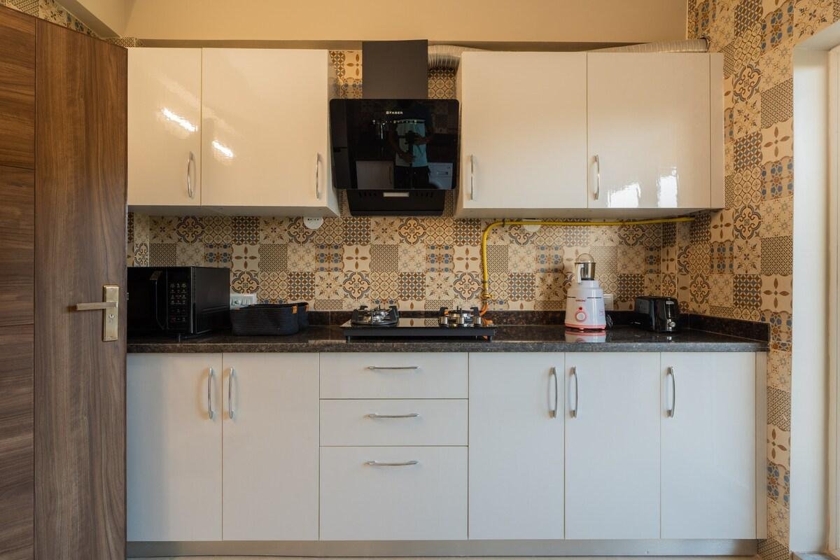 Alaya Stays Veera Marina Penthouse   3bhk x Solis Nature
