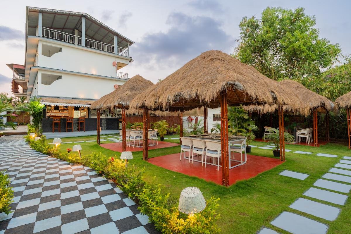 Alaya Stays, Gracias Aquora      1 bhk x Solis Nature