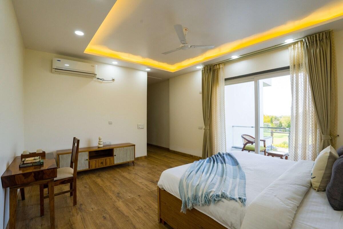 ELIVAAS AdhiVa Retreat   5 bhk x Solis Nature